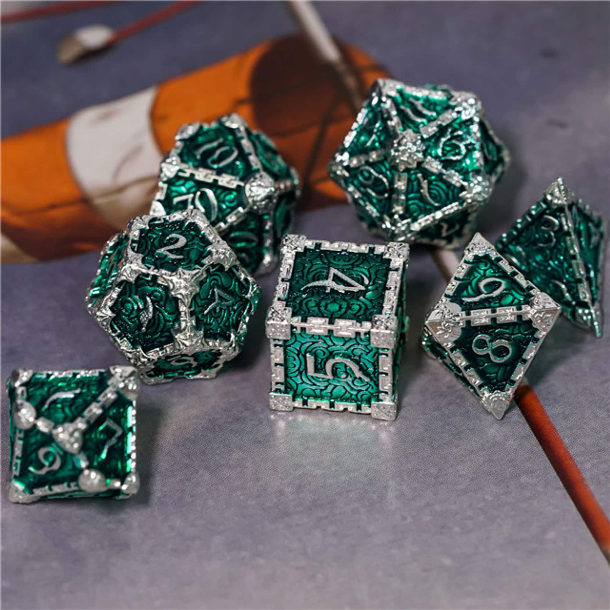Dagger of Venom Royal Green Metal Rogue Style DND/TTRPG Dice set - Dicemaniac